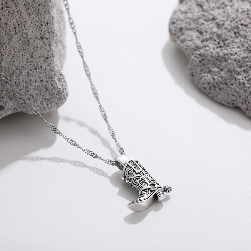 Gold or sliver boot necklace - Picture 7 of 8
